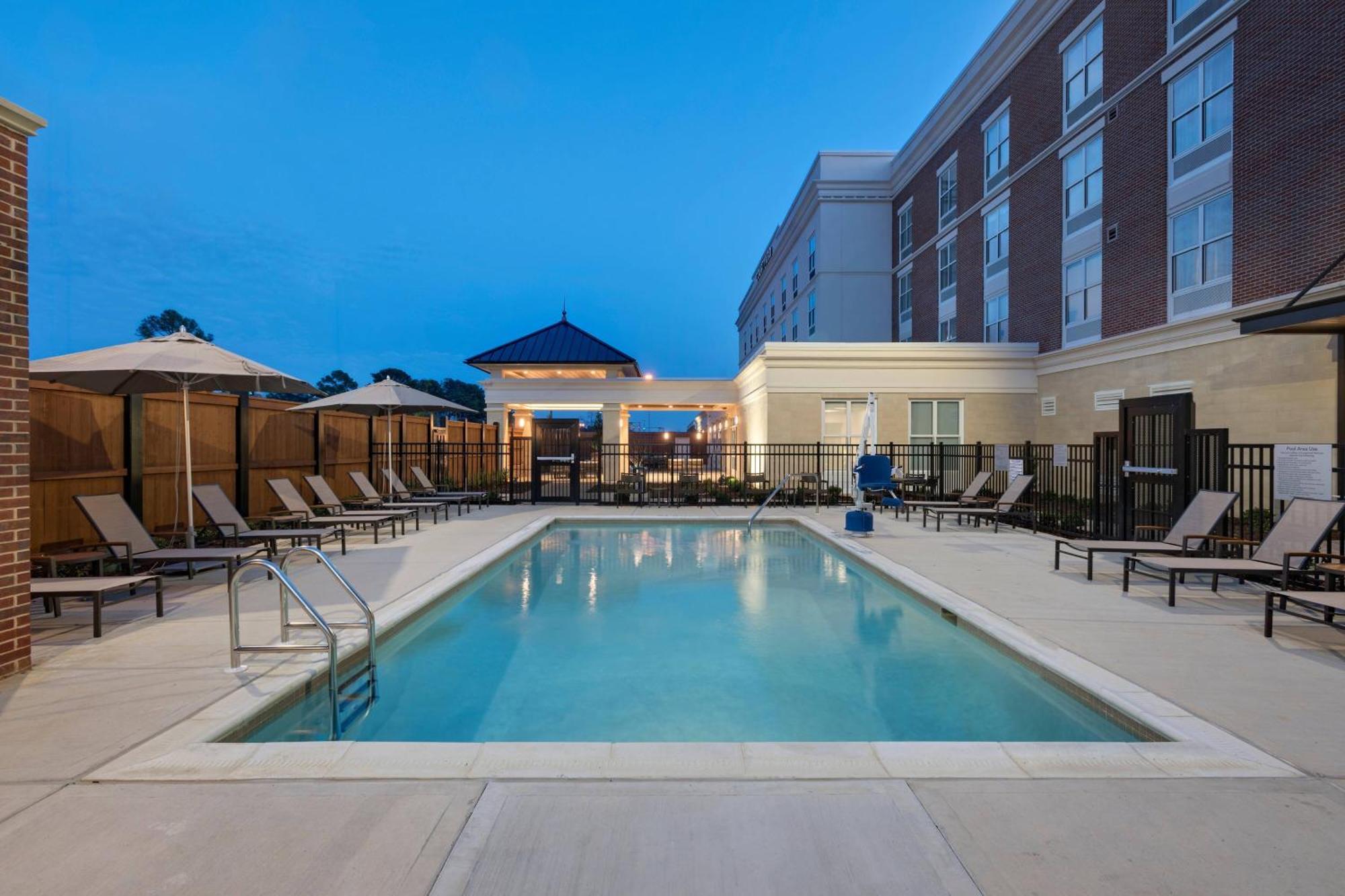 Courtyard By Marriott Jackson Madison Hotel Exterior photo